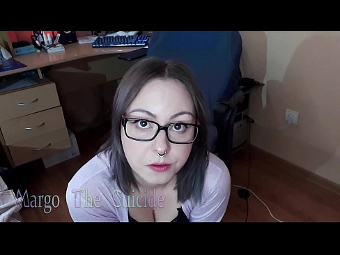 ❤️ Kynþokkafull stelpa með gleraugu sýgur dildó djúpt á myndavélinni ☑ Klám vk á klám is.nastypornpics-com.ru